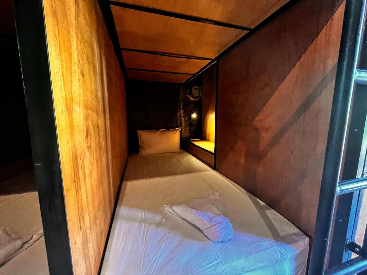 Mangroove Bay Boutique Hostel Banyuwedang Extérieur photo