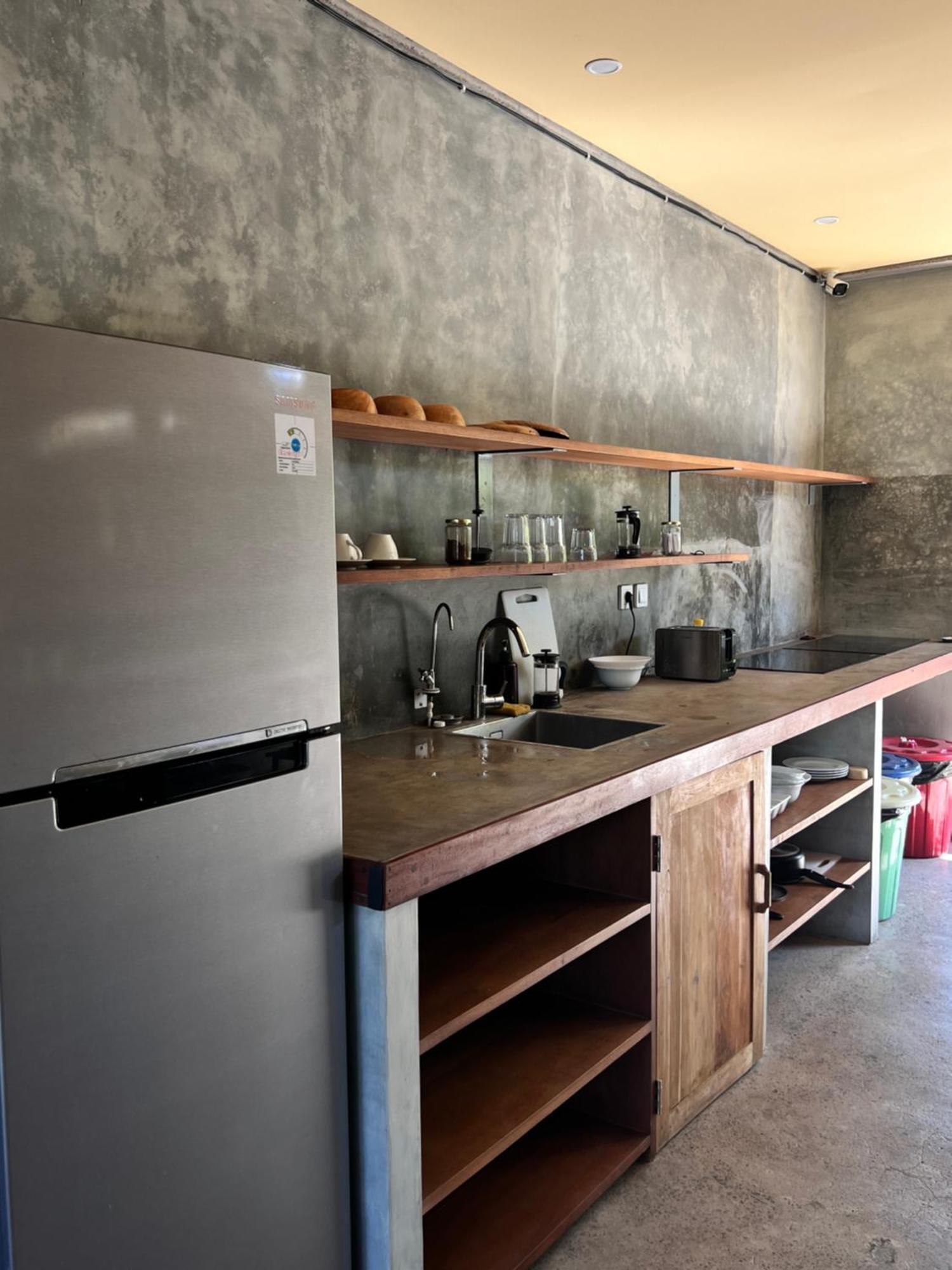 Mangroove Bay Boutique Hostel Banyuwedang Extérieur photo