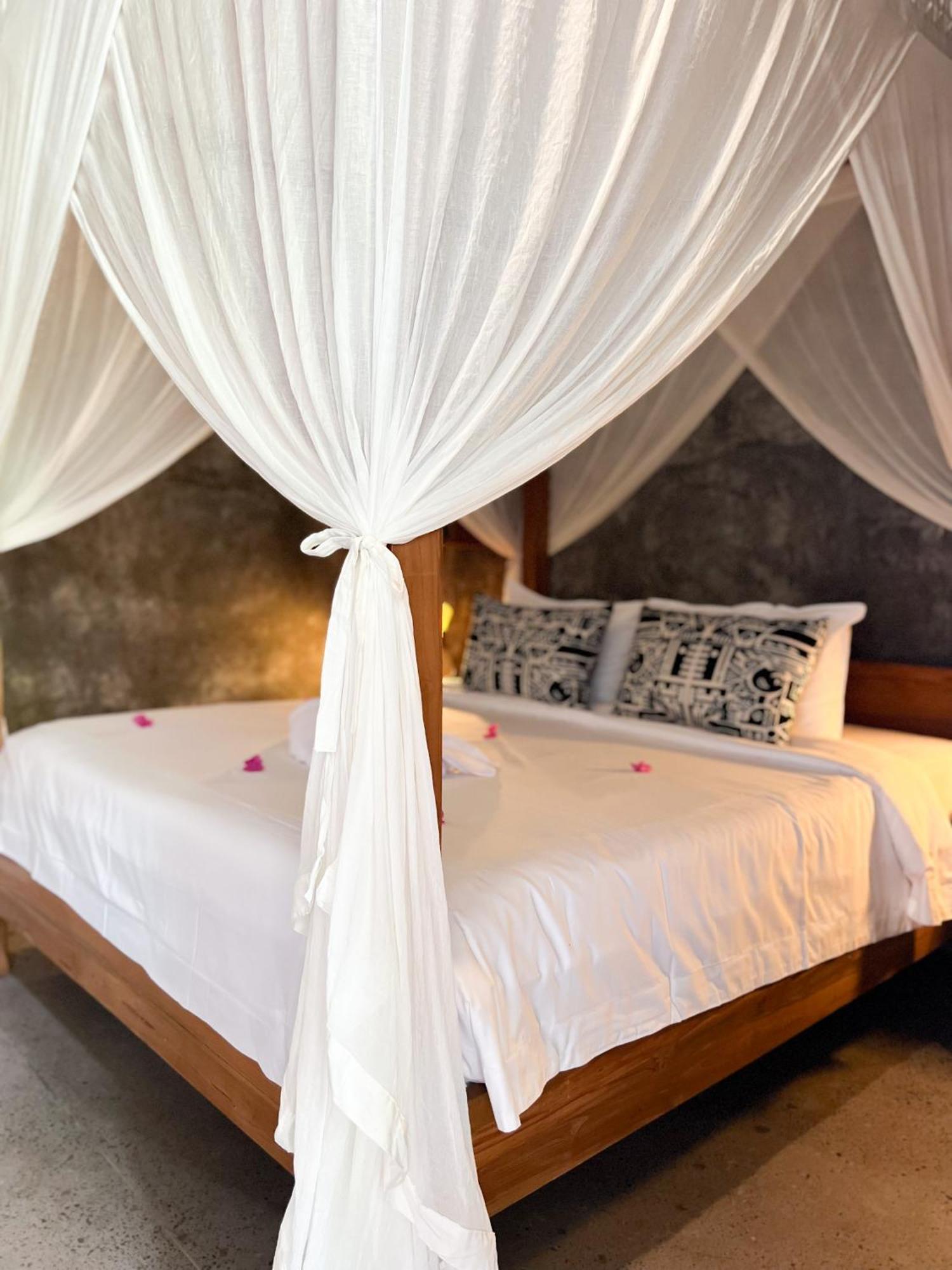 Mangroove Bay Boutique Hostel Banyuwedang Extérieur photo