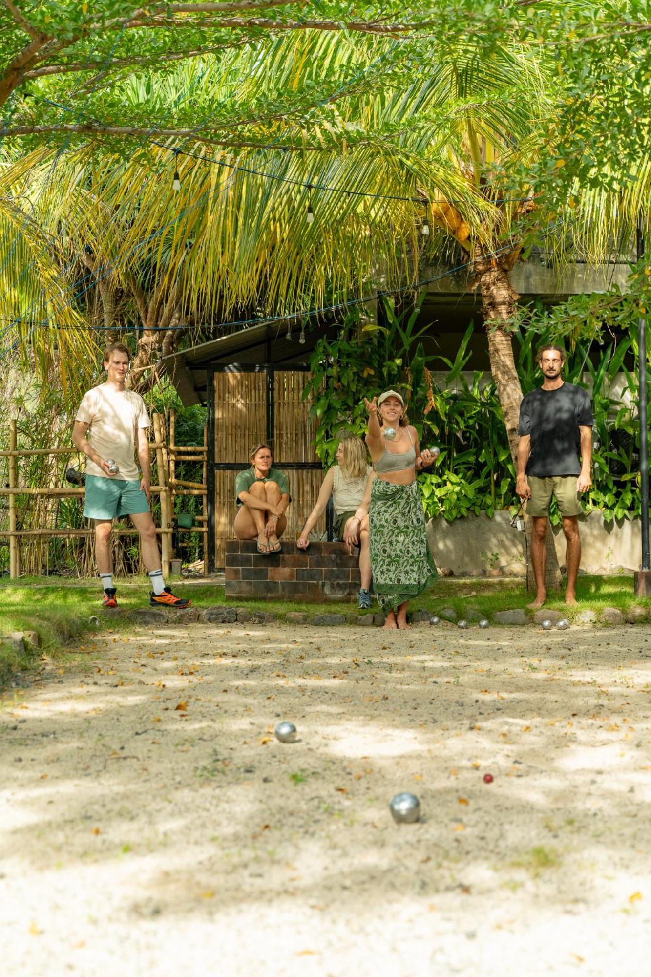 Mangroove Bay Boutique Hostel Banyuwedang Extérieur photo